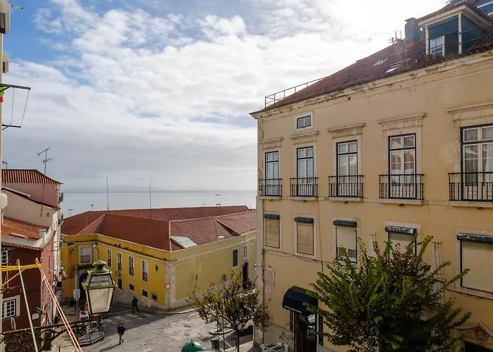 Colourful Alfama Apartment