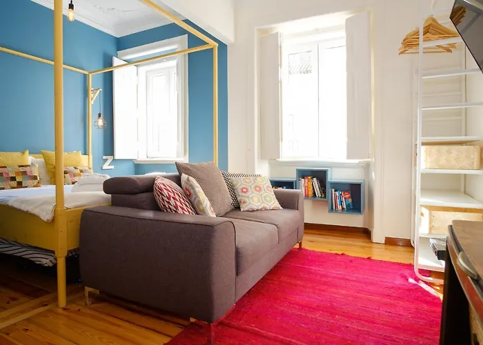 Colourful Alfama Apartment