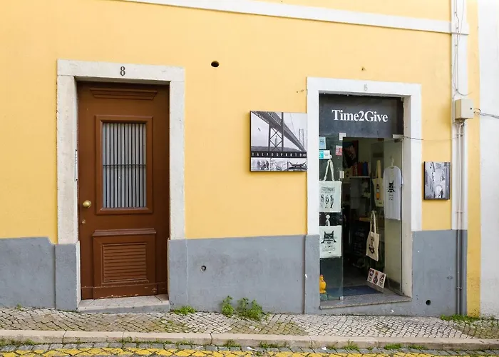 Colourful Alfama Apartment