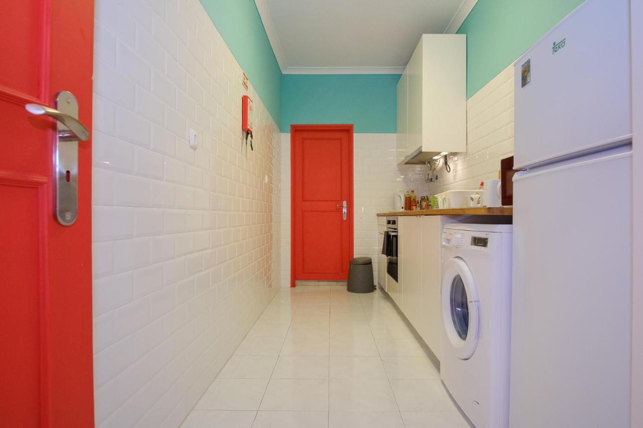Colourful Alfama Apartment Lisbon
